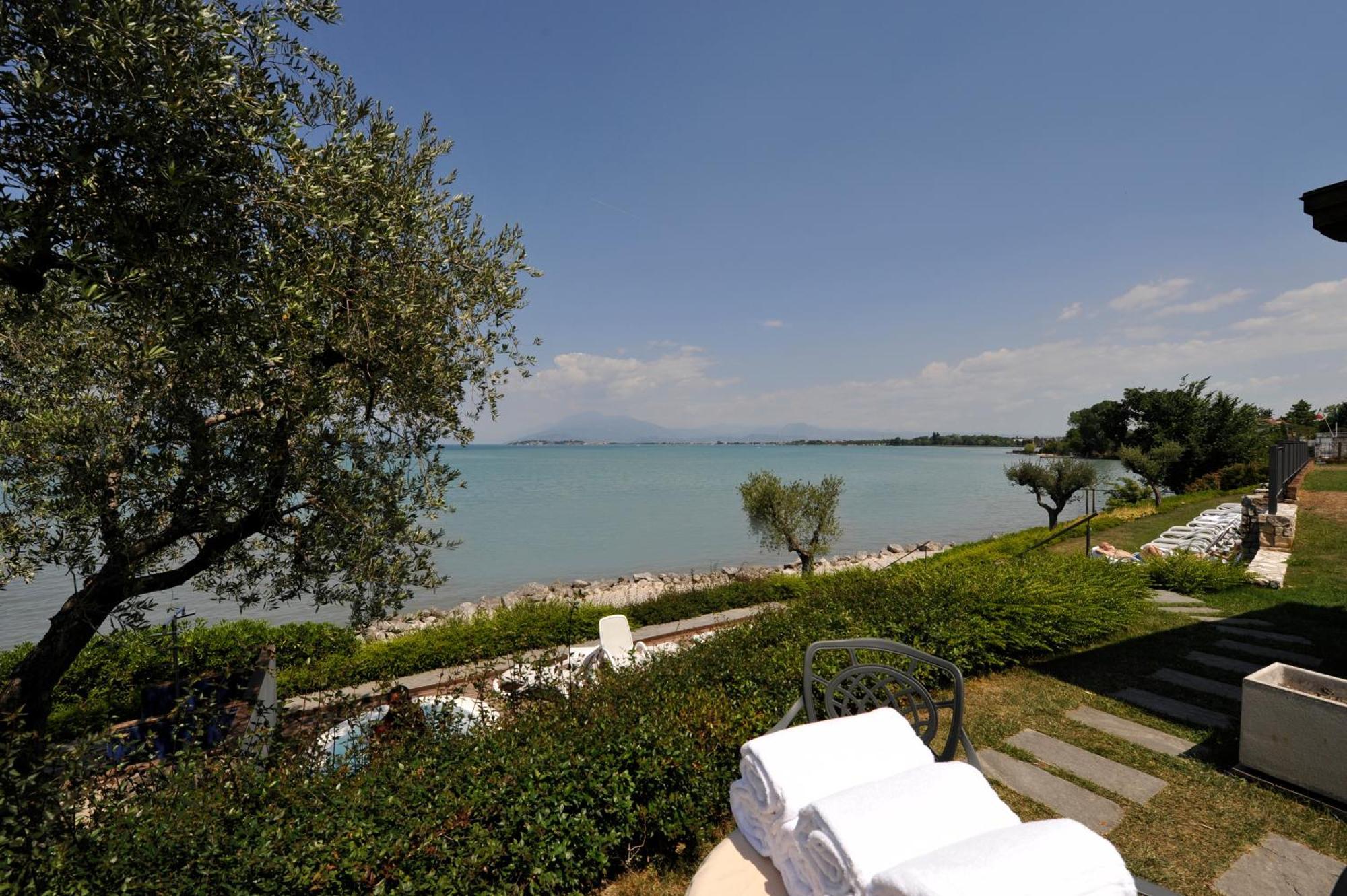 Hotel Acquaviva Del Garda Desenzano del Garda Exterior photo