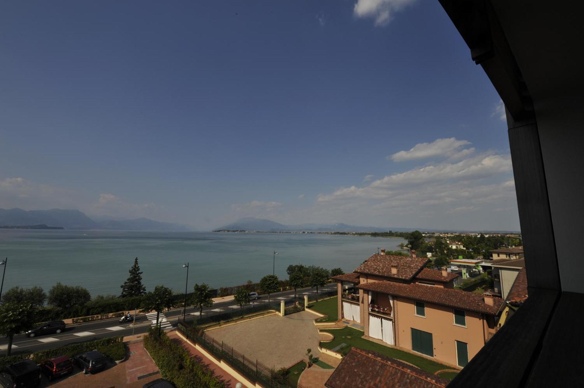 Hotel Acquaviva Del Garda Desenzano del Garda Exterior photo